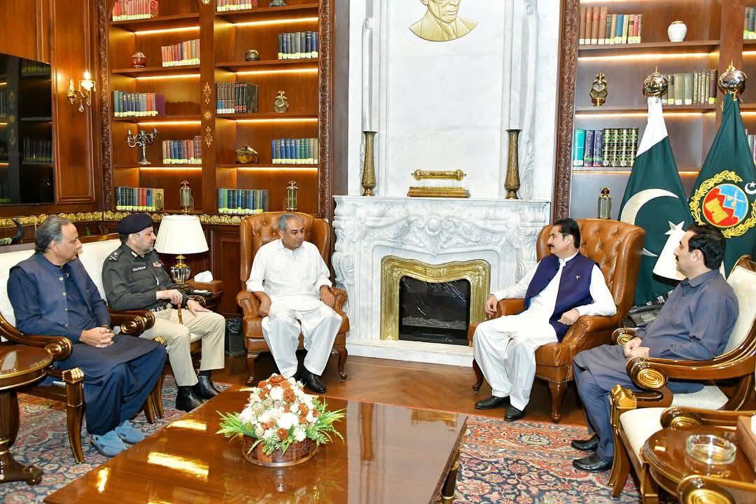 وفاقی وزیر داخلہ محسن نقوی کی گورنر ہائوس پشاور میں گورنر خیبرپختونخوا فیصل کریم کنڈی سے اہم ملاقات